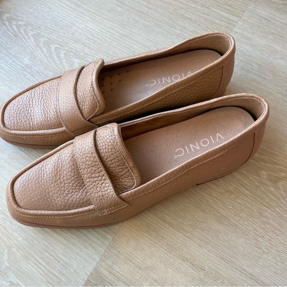 Vionic Women’s Brown Leather Slip-On Loafers